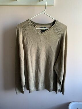 Classic Men's Wool Blend V-Neck Sweater - Tan